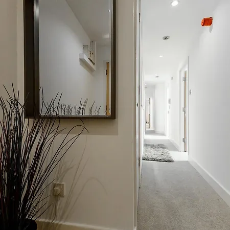 St. Paul's 2 Apartment