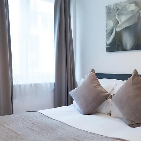 Apartment St. Paul's 2 *