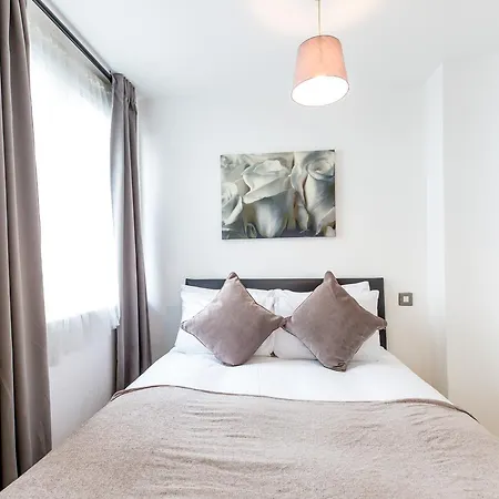 St. Paul's 2 Apartment
