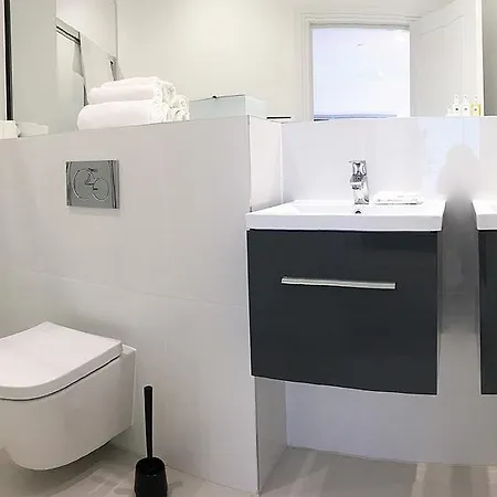 Oxford Circus Apartment *