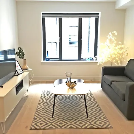 Oxford Circus Apartment *