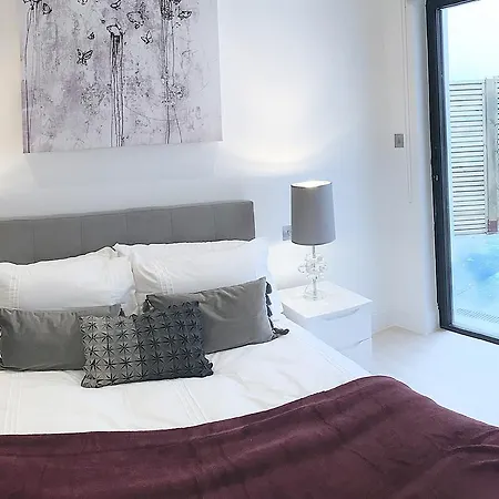 Oxford Circus Apartment *