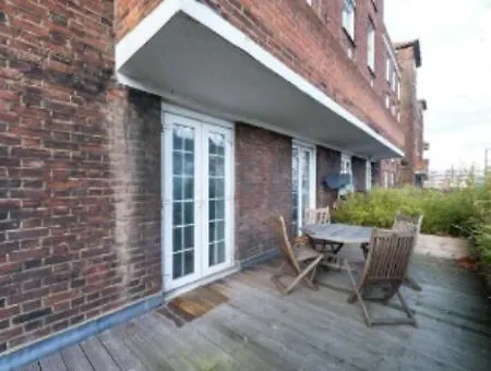 Karen Guest house London