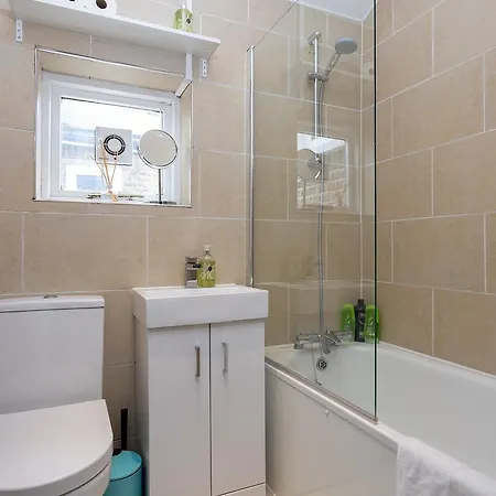 Quaint 2 Bedroom Flat - 9 Minutes Walk To Vauxhall Tube