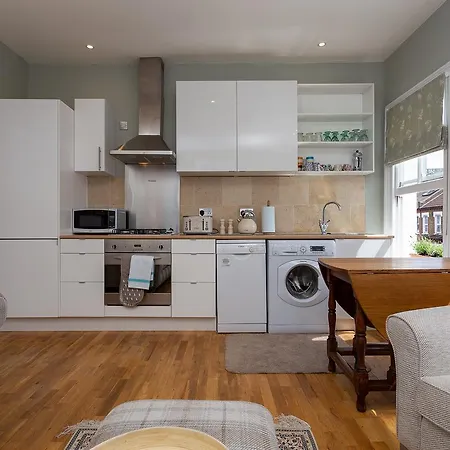 Quaint 2 Bedroom Flat - 9 Minutes Walk To Vauxhall Tube