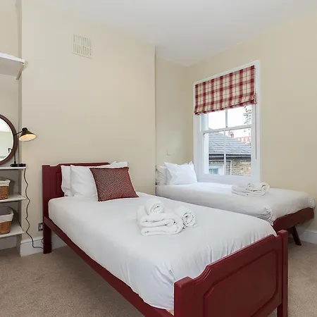 Appartamento Quaint 2 Bedroom Flat - 9 Minutes Walk To Vauxhall Tube Londra
