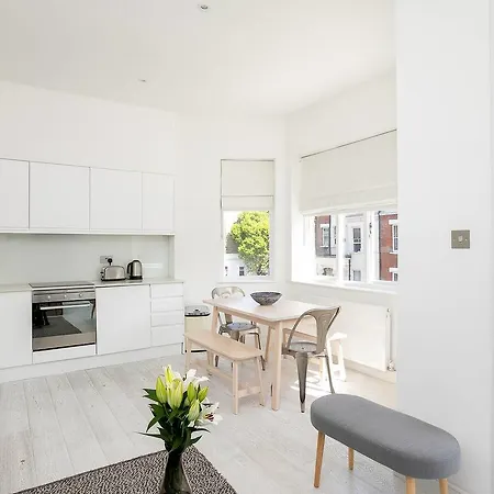 Guestready - West Kensington Wbalcony Apartment London
