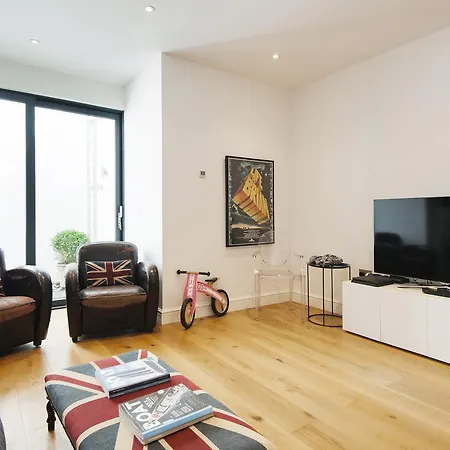 Enchanting Southfields By King George's Park Holiday home