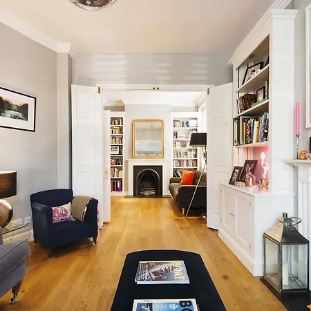 Holiday home Enchanting Southfields By King George's Park London