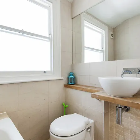 Enchanting Southfields By King George's Park Holiday home *