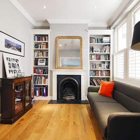 Holiday home Enchanting Southfields By King George's Park *
