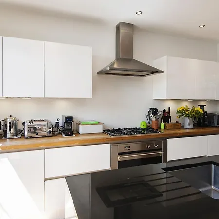 Casa vacanze Enchanting Southfields By King George's Park *