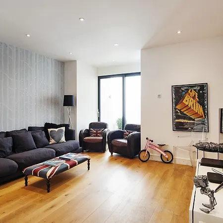 Holiday home Enchanting Southfields By King George's Park *