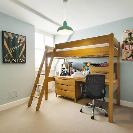 Holiday home Enchanting Southfields By King George's Park