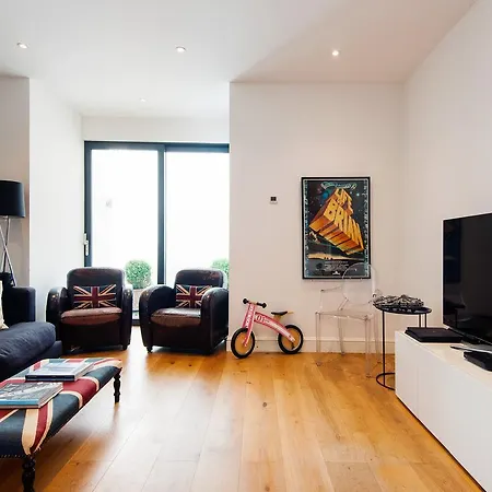 Enchanting Southfields By King George's Park Holiday home London