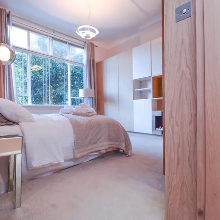 Stylish 2br Designer Flat Holland Park *