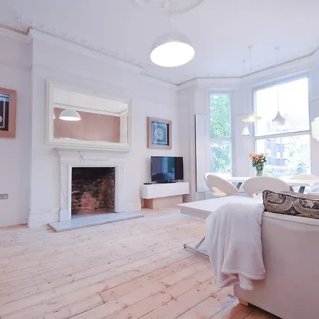Stylish 2br Designer Flat Holland Park *