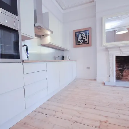 Stylish 2br Designer Flat Holland Park * London