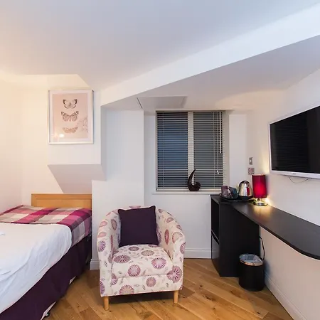 Aparthotel The Pods At Nell Gwynn 4*