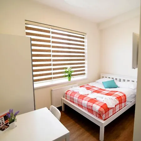 Green Suites Bed & Breakfast 4*