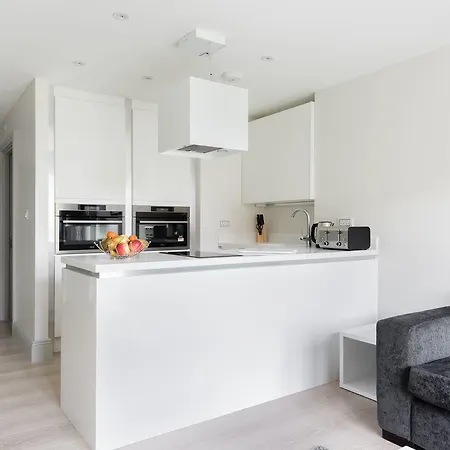 Gate House Apartments, Towerbridge Apartment *