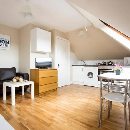 Exeter Apartment *
