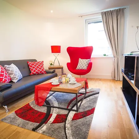 Dockside Walk - Canary Wharf Apartment