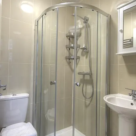 Apartment Short Low Budget Wembley