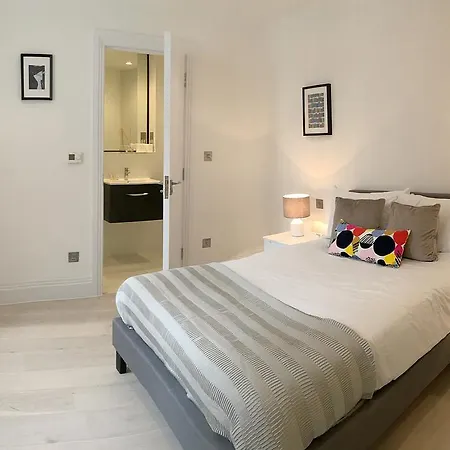 Oxford Circus Apartment *