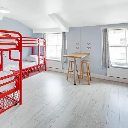Astor Kensington Hostel *