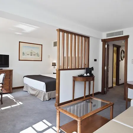 Aparthotel Melia White House 4*