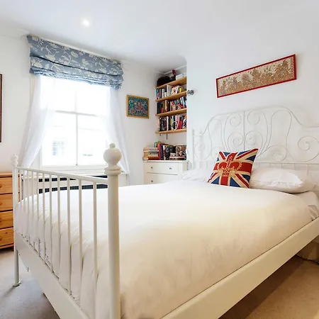 Veeve - Pretty In Pimlico