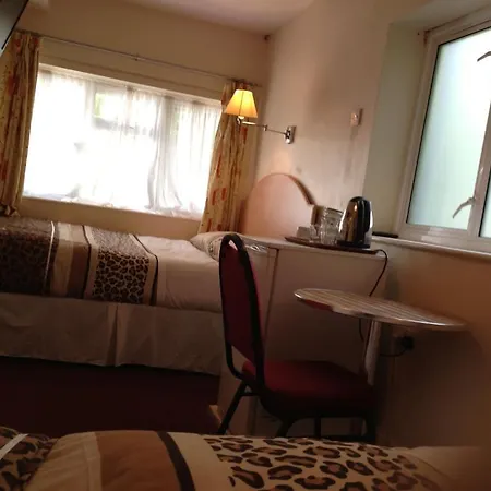 Acton Town Hotel London