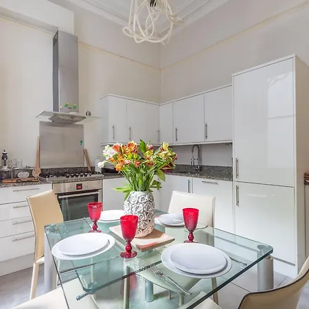 Lovely Chelsea Near The Thames By Underthedoormat * London