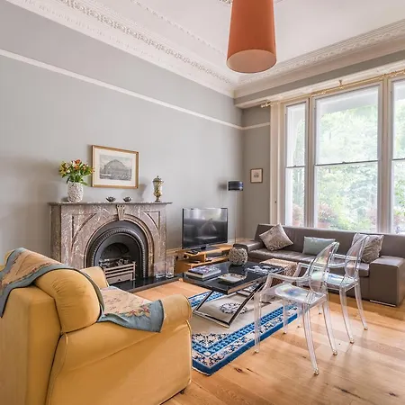 Lovely Chelsea Near The Thames By Underthedoormat *