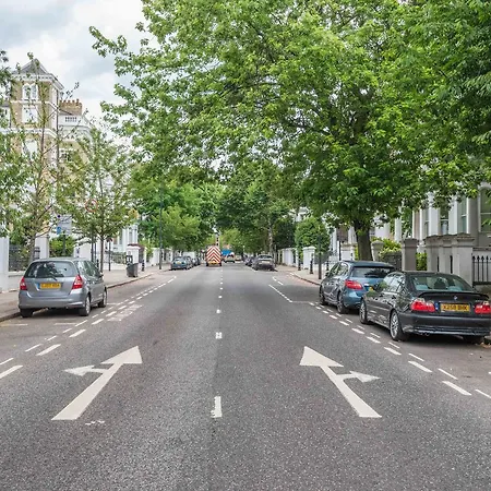 Lovely Chelsea Near The Thames By Underthedoormat