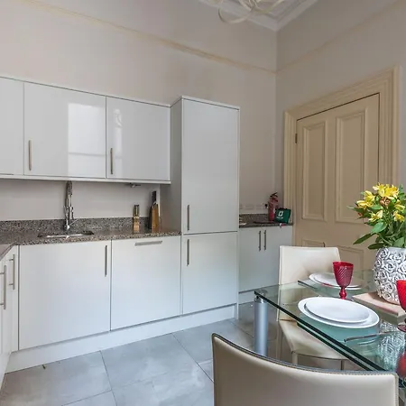 Lovely Chelsea Near The Thames By Underthedoormat London