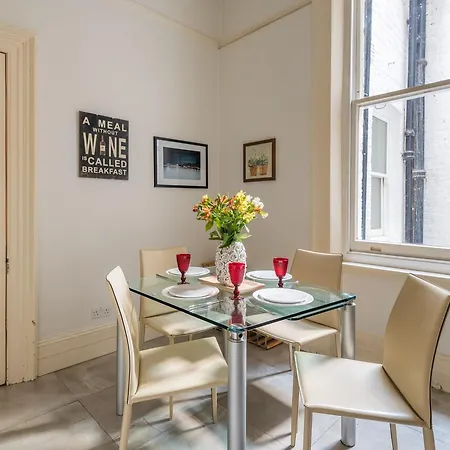 Apartment Lovely Chelsea Near The Thames By Underthedoormat London