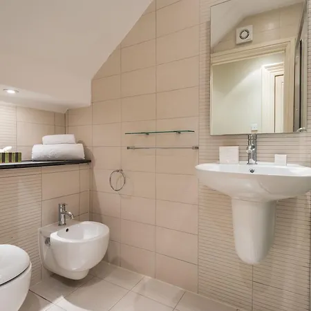 Lovely Chelsea Near The Thames By Underthedoormat Apartment London