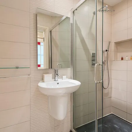 Lovely Chelsea Near The Thames By Underthedoormat Apartment London