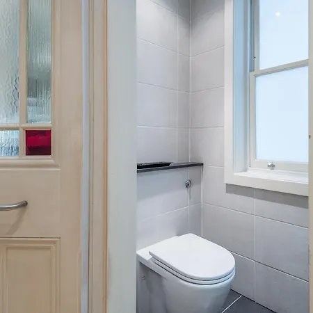 Apartment Lovely Chelsea Near The Thames By Underthedoormat London