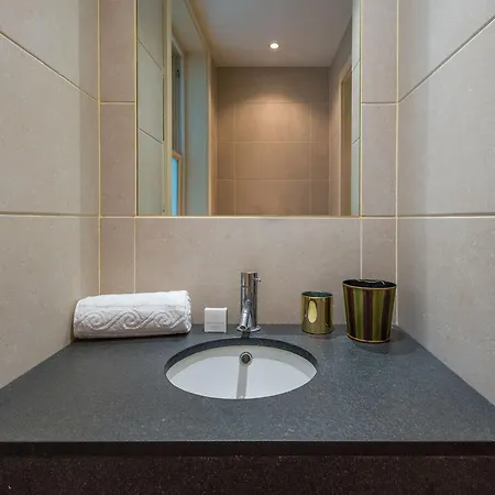 Apartment Lovely Chelsea Near The Thames By Underthedoormat