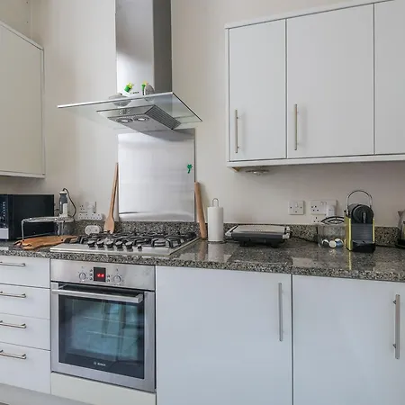 Lovely Chelsea Near The Thames By Underthedoormat London