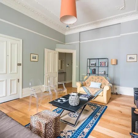 Apartment Lovely Chelsea Near The Thames By Underthedoormat London