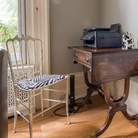 Lovely Chelsea Near The Thames By Underthedoormat Apartment