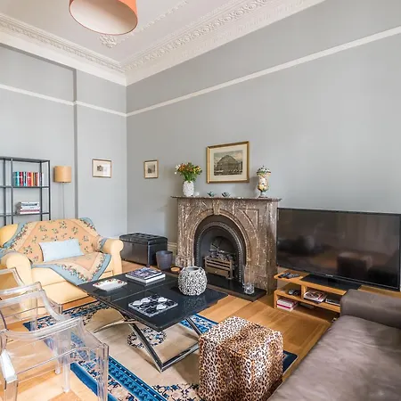Lovely Chelsea Near The Thames By Underthedoormat * London