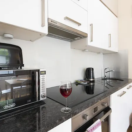 Russell Square Apartment *
