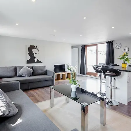 Eye Flats Apartment