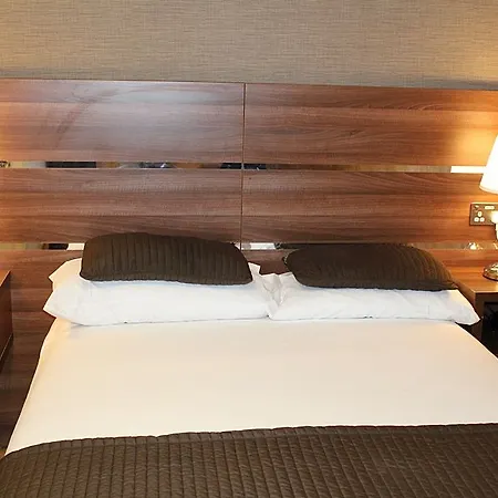 فندق Huttons Hotel, Victoria 3*