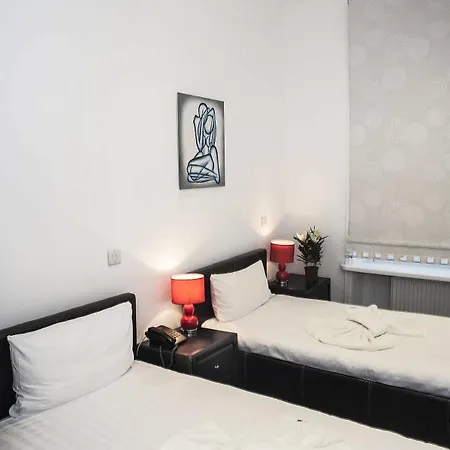 Nox Kensington Gardens Aparthotel